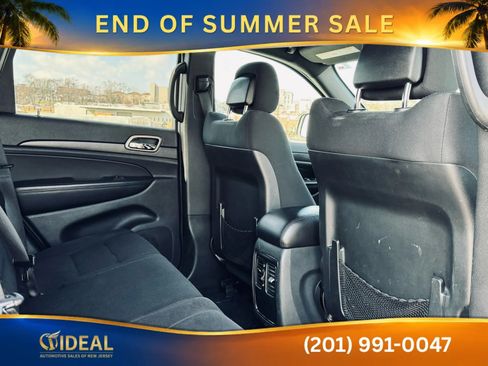 Used 2017 Jeep Grand Cherokee Laredo w/ Quick Order Package 23E AWD/4WD image 23