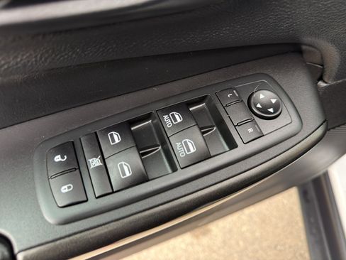 Used 2020 Jeep Cherokee Trailhawk w/ Cold Weather Group AWD/4WD image 12