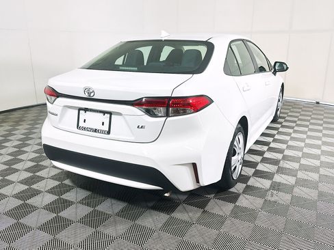 Used 2022 Toyota Corolla LE FWD image 3