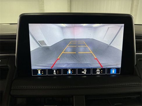 Used 2021 Chevrolet Suburban Z71 w/ Luxury Package image 14