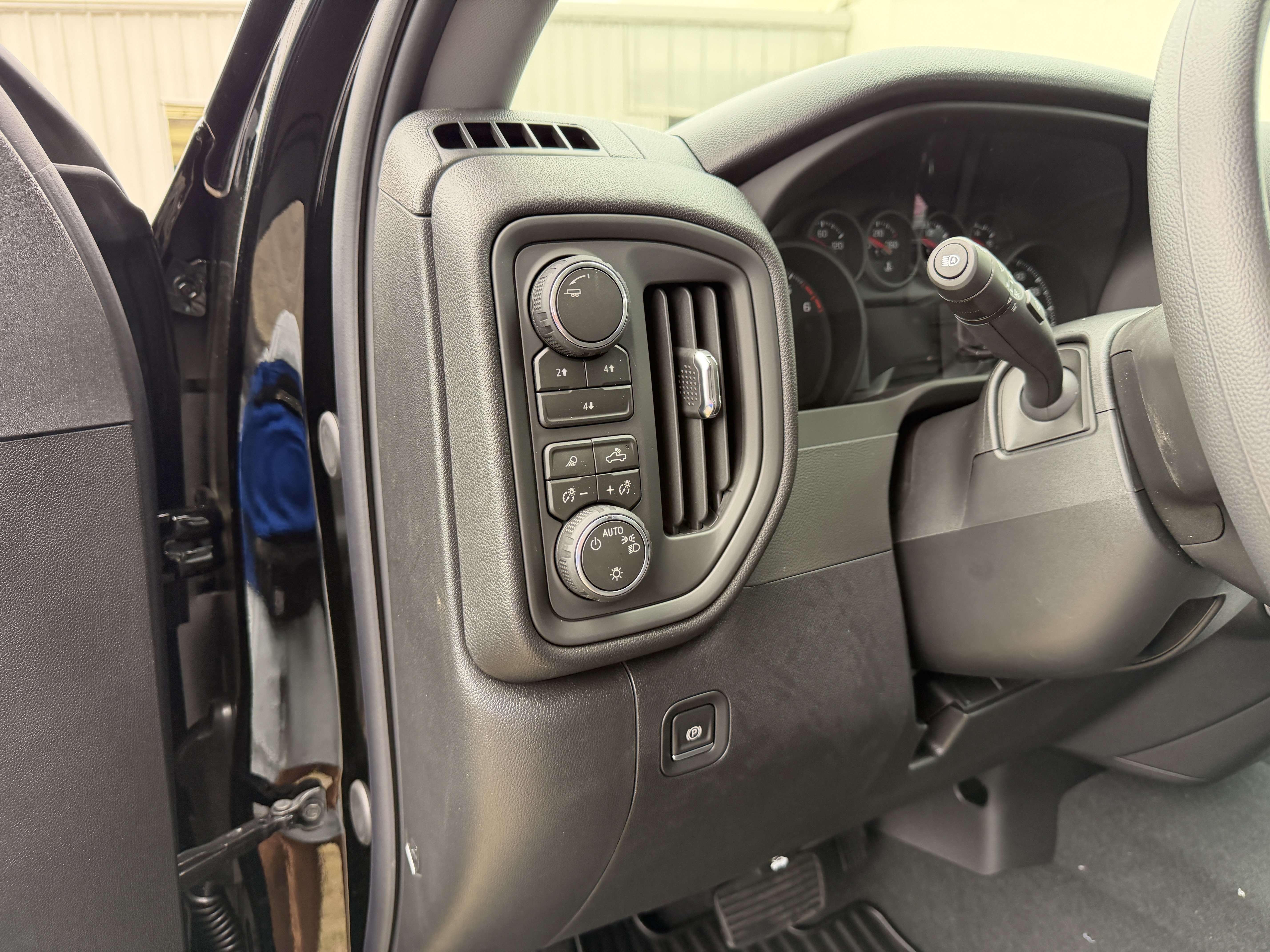 New 2026 Chevrolet Silverado 2500 Custom w/ Custom Value Package AWD/4WD image 15