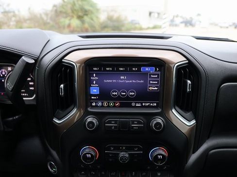 Used 2020 Chevrolet Silverado 1500 High Country w/ Technology Package image 18