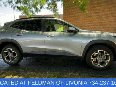 Used 2024 Chevrolet Trax LT w/ Driver Confidence Package FWD image 9