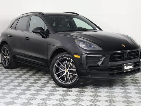 Certified 2026 Porsche Macan AWD/4WD image 9