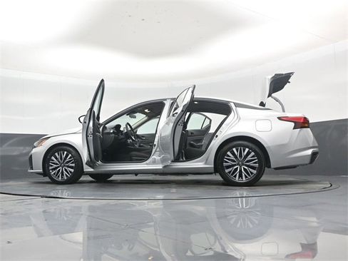 Used 2025 Nissan Altima 2.5 SV image 53