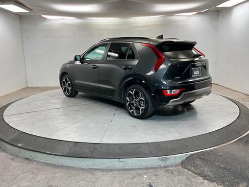 Used 2023 Kia Niro EX Touring image 3