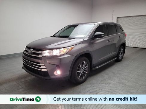 Used 2019 Toyota Highlander XLE image 1