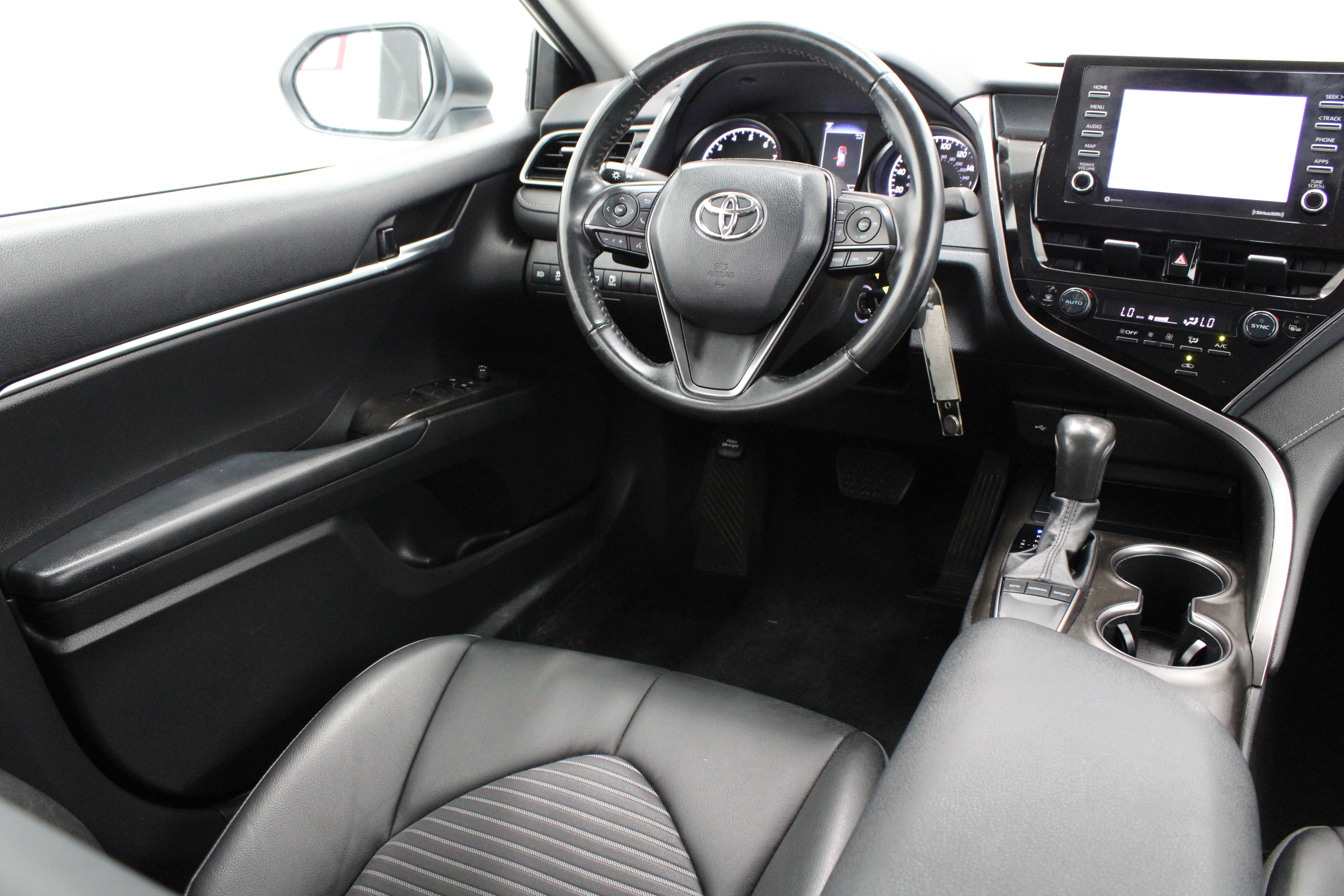 Used 2023 Toyota Camry SE FWD image 28