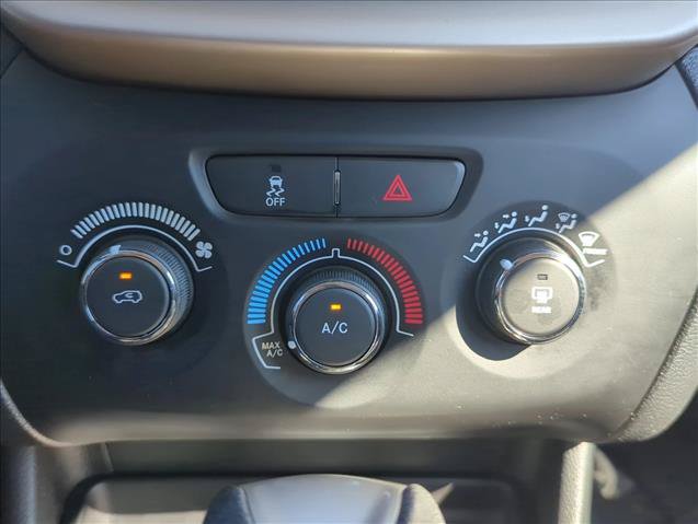 Used 2016 Jeep Cherokee Sport FWD image 24