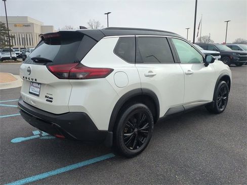 Used 2023 Nissan Rogue SV w/ SV Premium B Package image 4