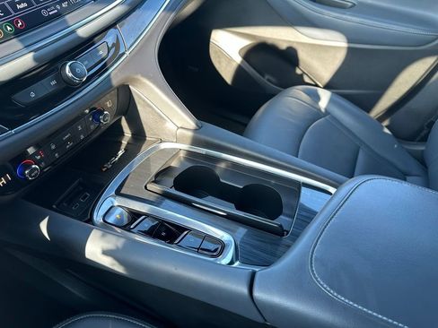 Used 2024 Buick Enclave Premium image 27
