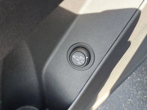 Used 2022 Chevrolet Equinox LT FWD image 16