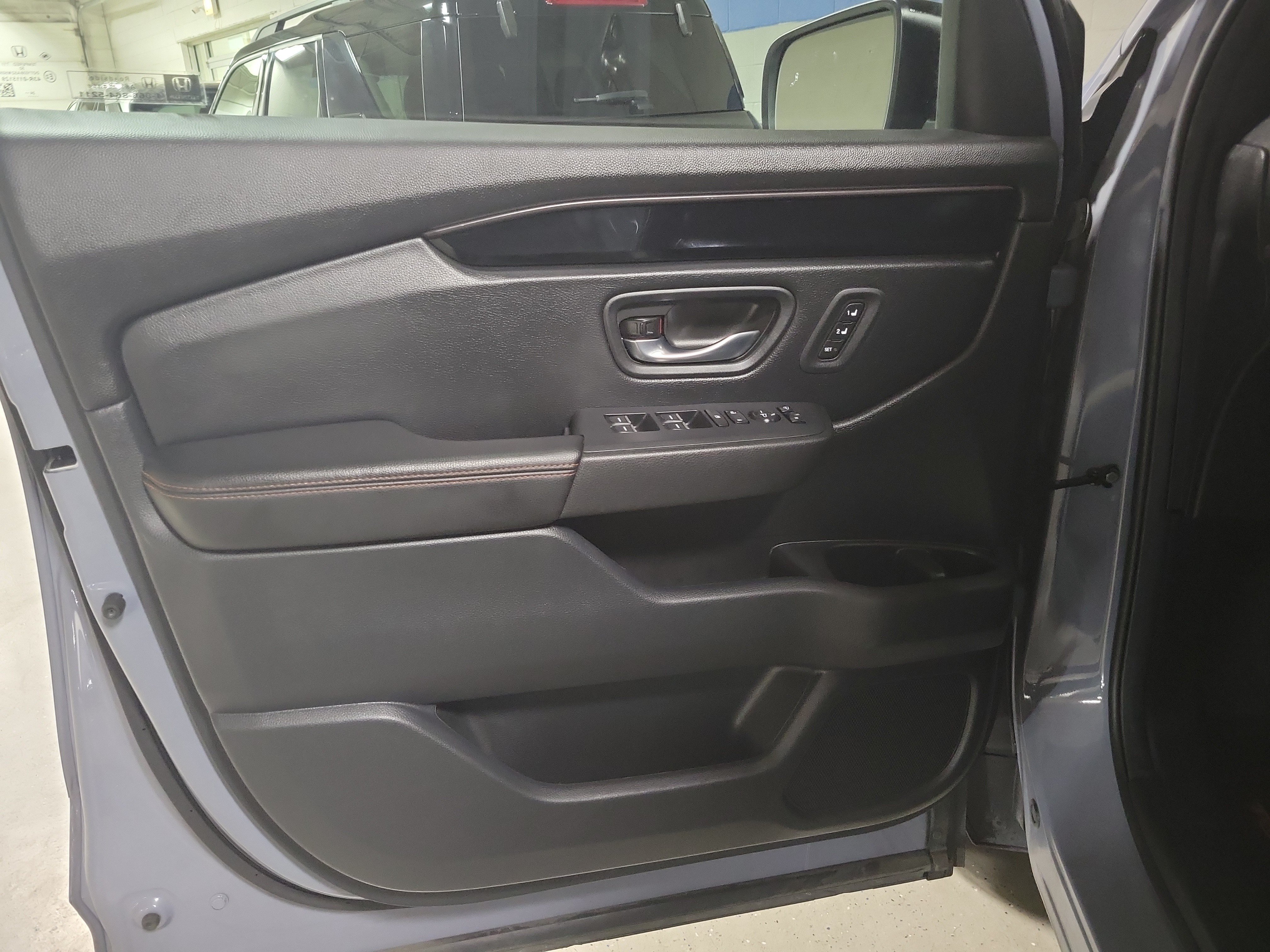 Used 2025 Honda Pilot TrailSport image 23