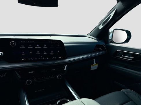 New 2025 Chevrolet Suburban Premier w/ Sun And Tow Package image 28