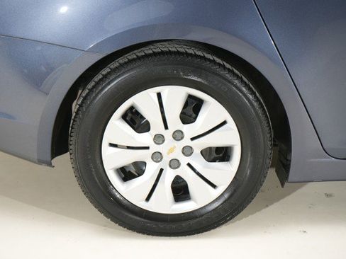 Used 2013 Chevrolet Cruze LS image 29