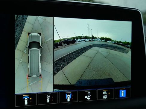 Used 2022 Chevrolet Suburban RST w/ Luxury Package AWD/4WD image 30