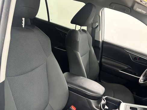 Used 2021 Toyota RAV4 LE AWD/4WD image 31