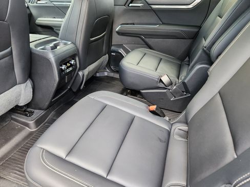 Used 2024 GMC Acadia Elevation w/ Luxury Package AWD/4WD image 9