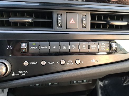 Used 2025 Lexus ES 300h w/ Premium Package image 22