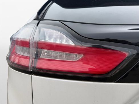 Used 2019 Ford Edge SEL w/ Equipment Group 201A image 21