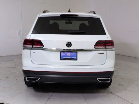 Certified 2022 Volkswagen Atlas SE w/ Black Wheel Package image 5