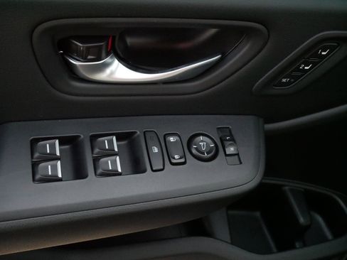 Certified 2025 Honda Pilot Touring image 19