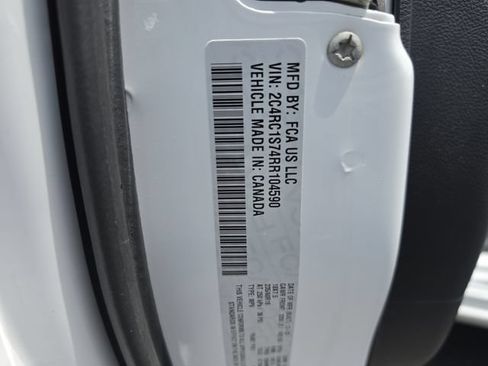 Used 2024 Chrysler Pacifica Limited w/ Uconnect Theater Family Group FWD image 49