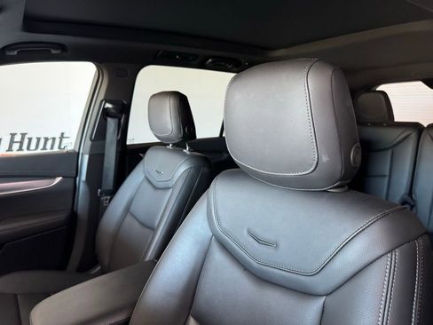 Used 2024 Cadillac XT6 Luxury image 3