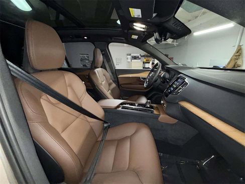 Certified 2025 Volvo XC90 B6 Plus image 14