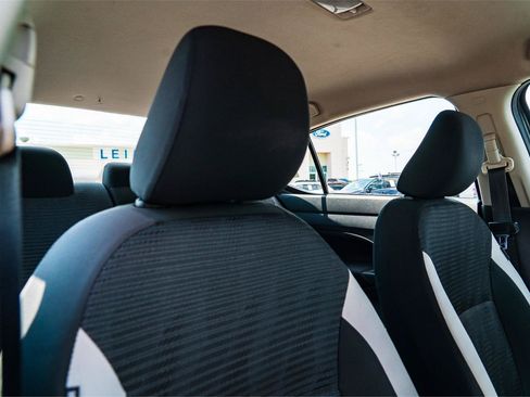 Used 2021 Nissan Versa SV FWD image 17