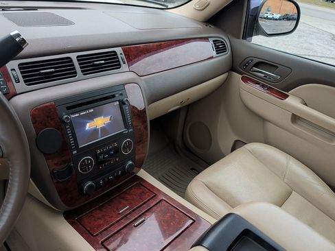 Used 2014 Chevrolet Suburban LTZ image 19