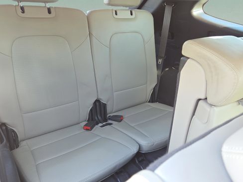 Used 2014 Hyundai Santa Fe GLS image 25