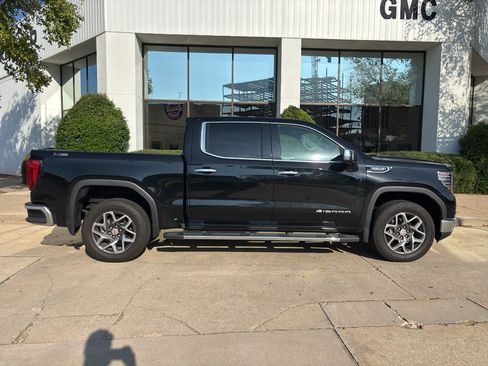 Used 2024 GMC Sierra 1500 SLT w/ SLT Premium Plus Package AWD/4WD image 9