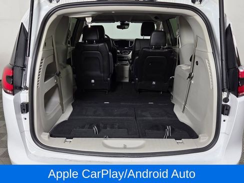 Used 2024 Chrysler Pacifica Touring-L image 11