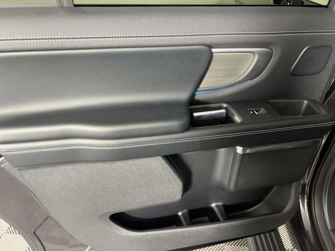 Used 2025 Ford Expedition Max Platinum w/ Driver's Package image 24