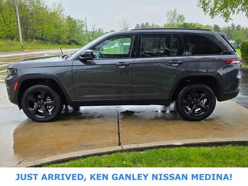 Used 2024 Jeep Grand Cherokee Altitude AWD/4WD image 6