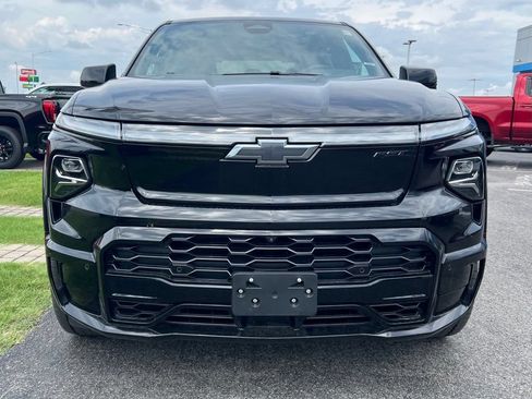 Used 2024 Chevrolet Silverado EV RST AWD/4WD image 3