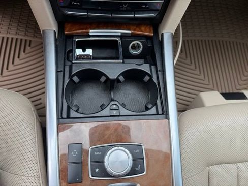 Used 2015 Mercedes-Benz E 400 Sedan image 30