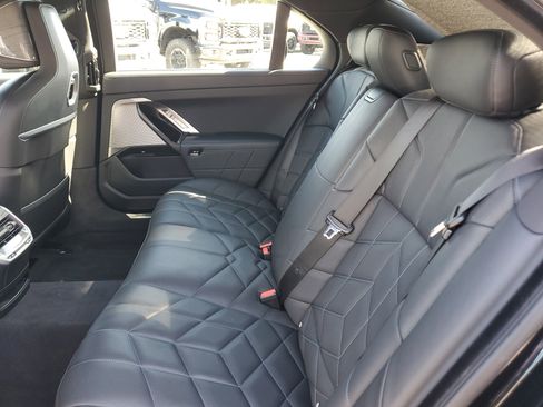 Used 2024 BMW 740i image 20