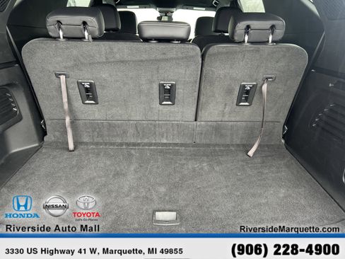 Used 2025 Chevrolet Traverse LT image 8