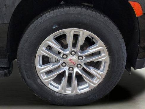 Used 2024 GMC Yukon SLT w/ SLT Luxury Package AWD/4WD image 32