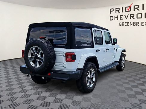Used 2018 Jeep Wrangler Unlimited Sahara AWD/4WD image 8