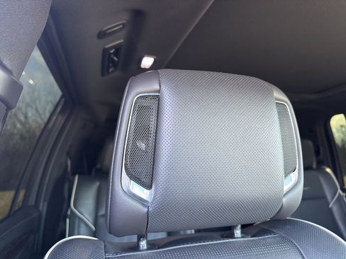 Used 2023 Cadillac Escalade ESV Premium Luxury image 55