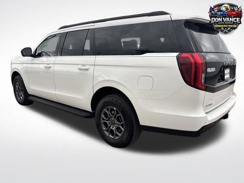 Used 2025 Ford Expedition Max Active AWD/4WD image 3