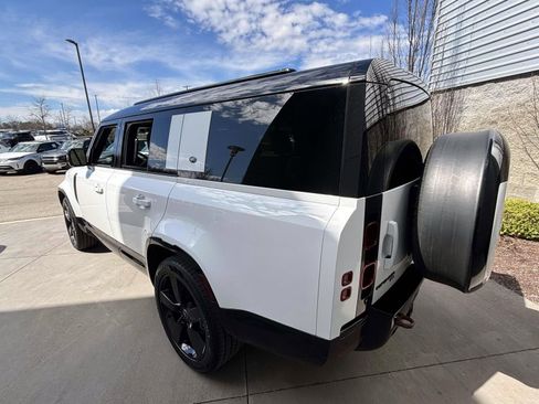 Used 2023 Land Rover Defender 130 X-Dynamic SE image 7