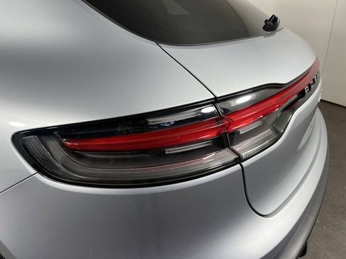 Certified 2025 Porsche Macan image 16