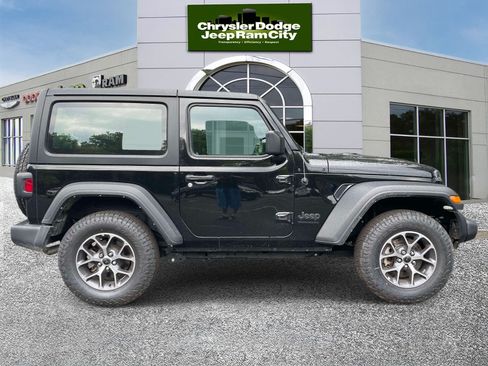 Used 2022 Jeep Wrangler Sport AWD/4WD image 5