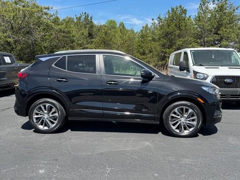 Used 2022 Buick Encore GX Select w/ Sport Touring Package FWD image 2