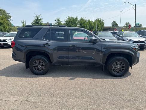 Used 2025 Toyota 4Runner SR5 AWD/4WD image 9