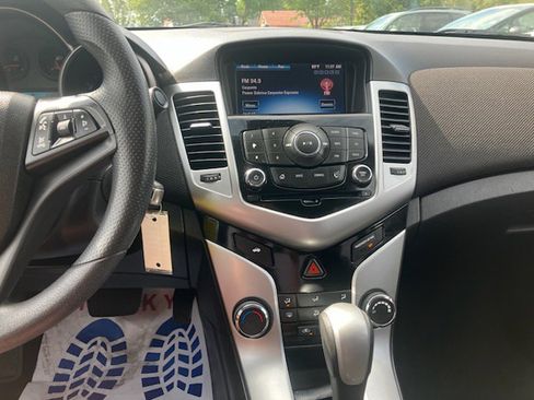 Used 2016 Chevrolet Cruze LT image 13